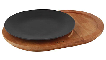 Round dish with wooden service platter