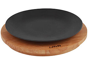 Round dish with wooden platter